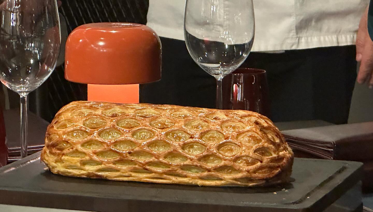 Grand opening of Gordon Ramsay Pub & Grill #Macau, the two signature dishes are on the… (6)