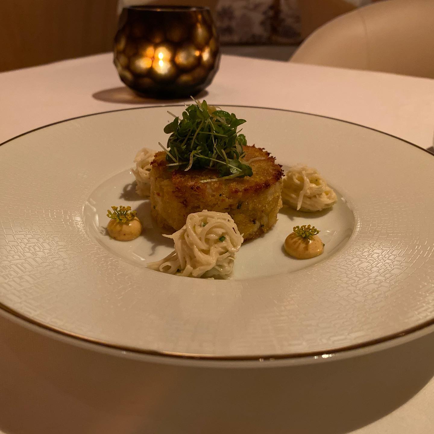 Definitely one of the if not the best meal I have in Macau. Taking into account the food… (4)