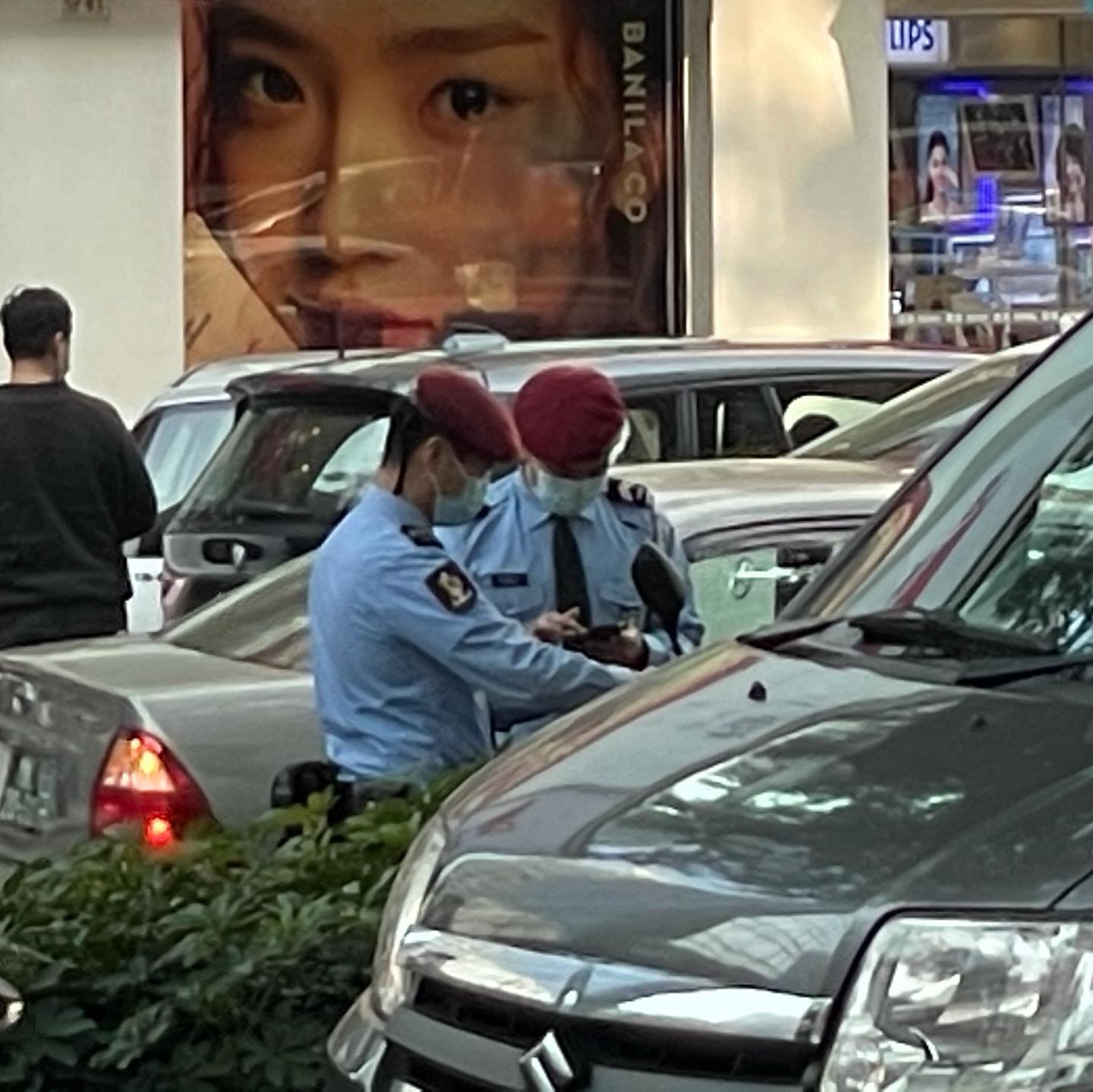 Rarely see these type of #Macau police giving out parking violations. Must be a very… (2)