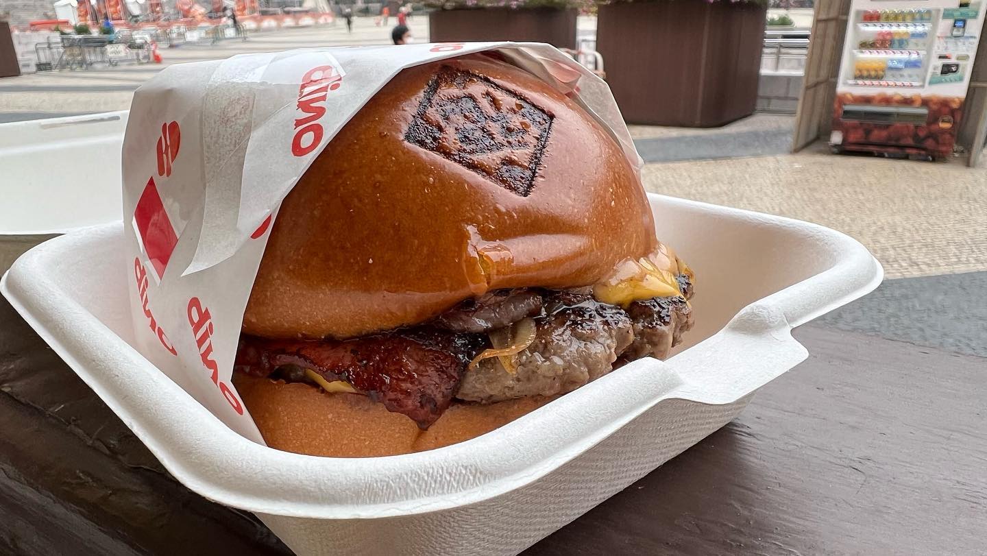 Very interesting #burger by @dinoburgermacau created by @karenleong0221 #wagyubeefburger… (6)