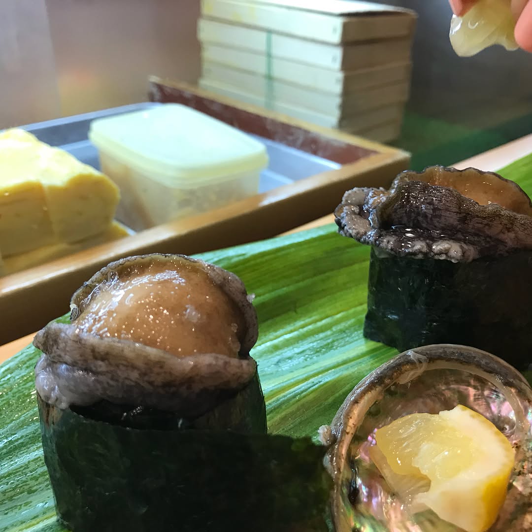 Live Abalones #fukuoka #sushi (2)