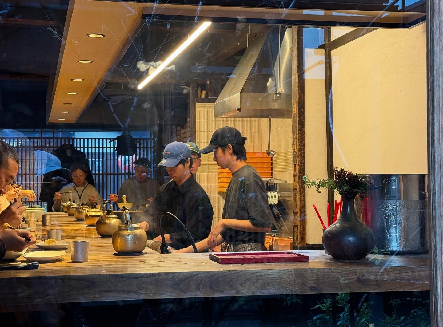 This is literally a hidden gem. Before you can enjoy the #tsukemen you must first figure… (5)