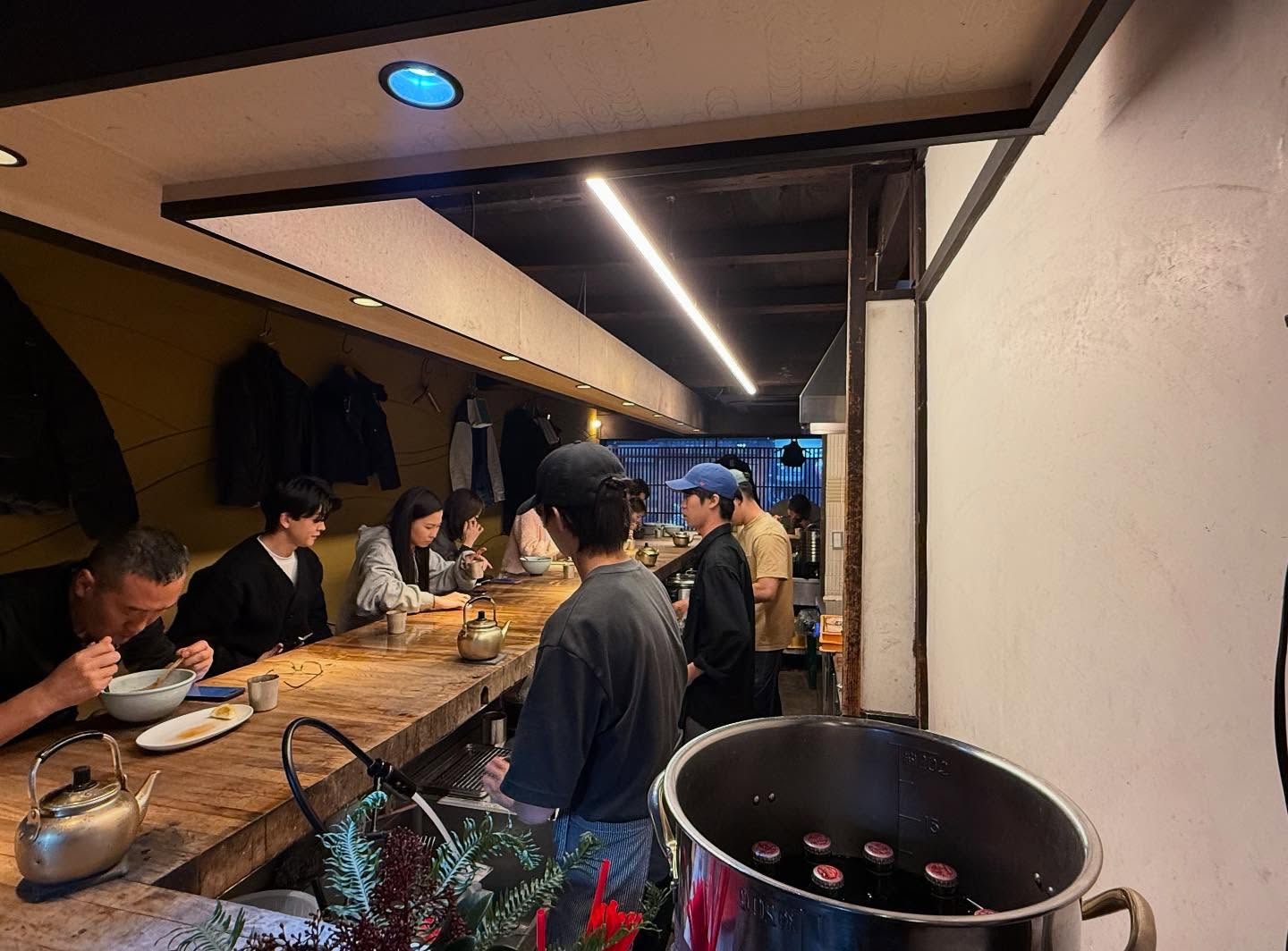 This is literally a hidden gem. Before you can enjoy the #tsukemen you must first figure… (6)