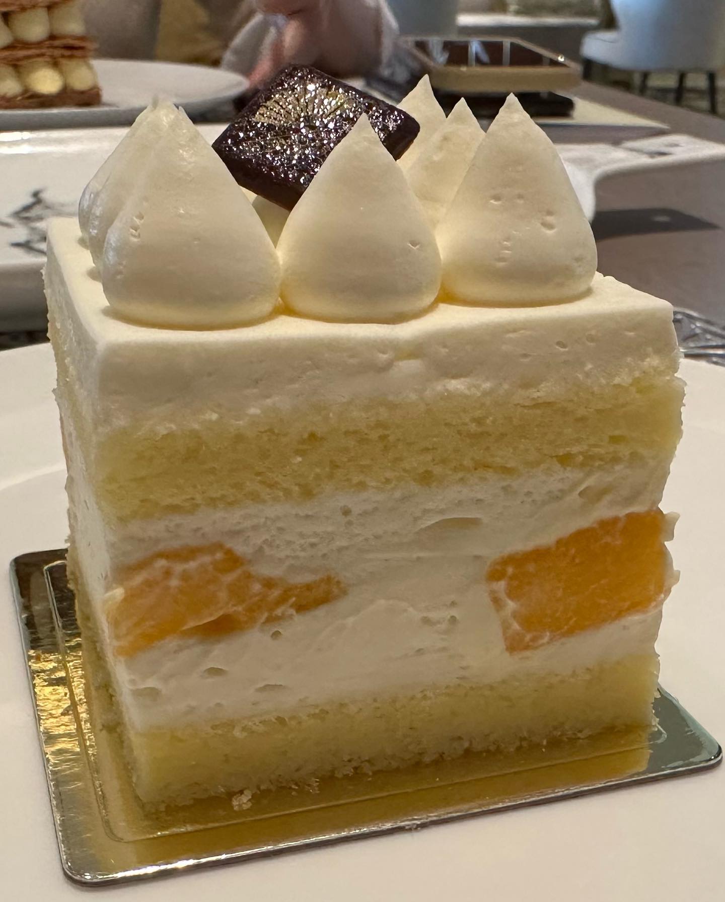 My walk about #macao #mandarinorientalmacau #dessert #cake #mango (4)