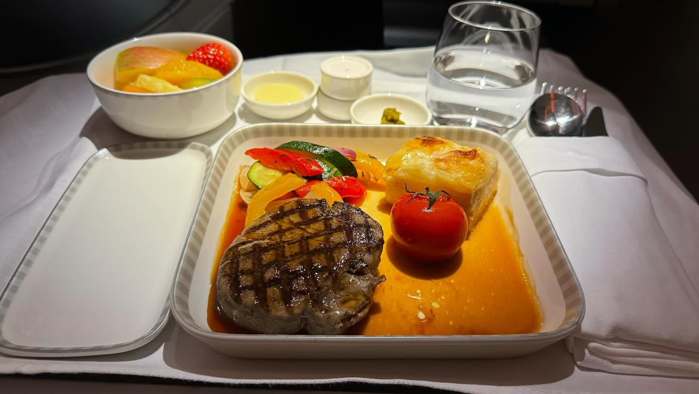 Almost home #singaporeairline #businessclass #airbus350900 (3)