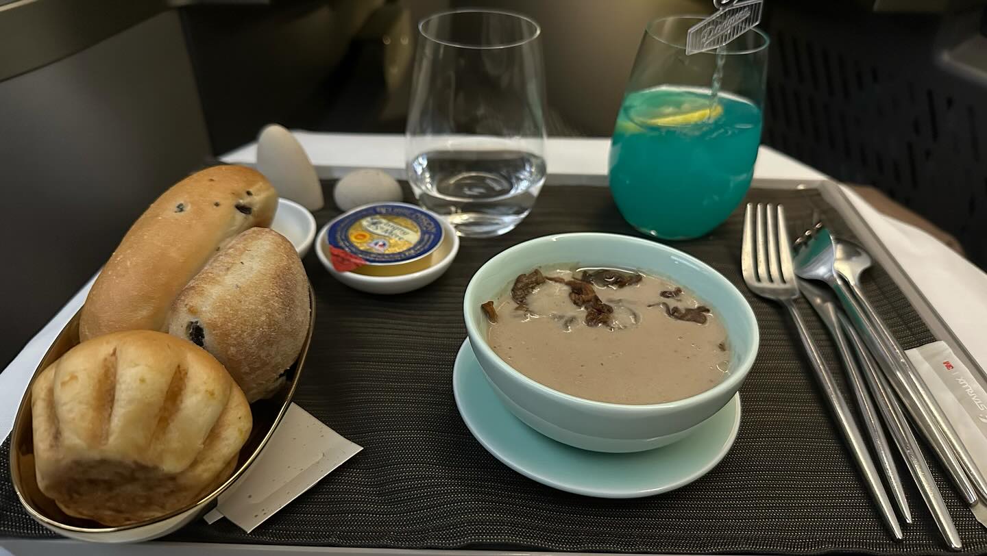Enjoying a great meal 10364m above sea level 42.21667° N, 125.75000° W on @starluxairlines (3)