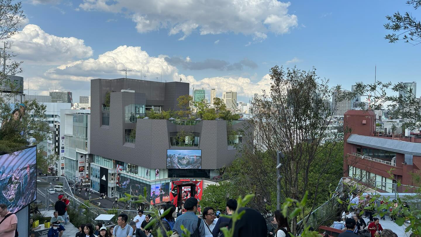 Walk about in #Harajuku stopping by @lukelobster_jp on #CatStreet and checking out… (3)