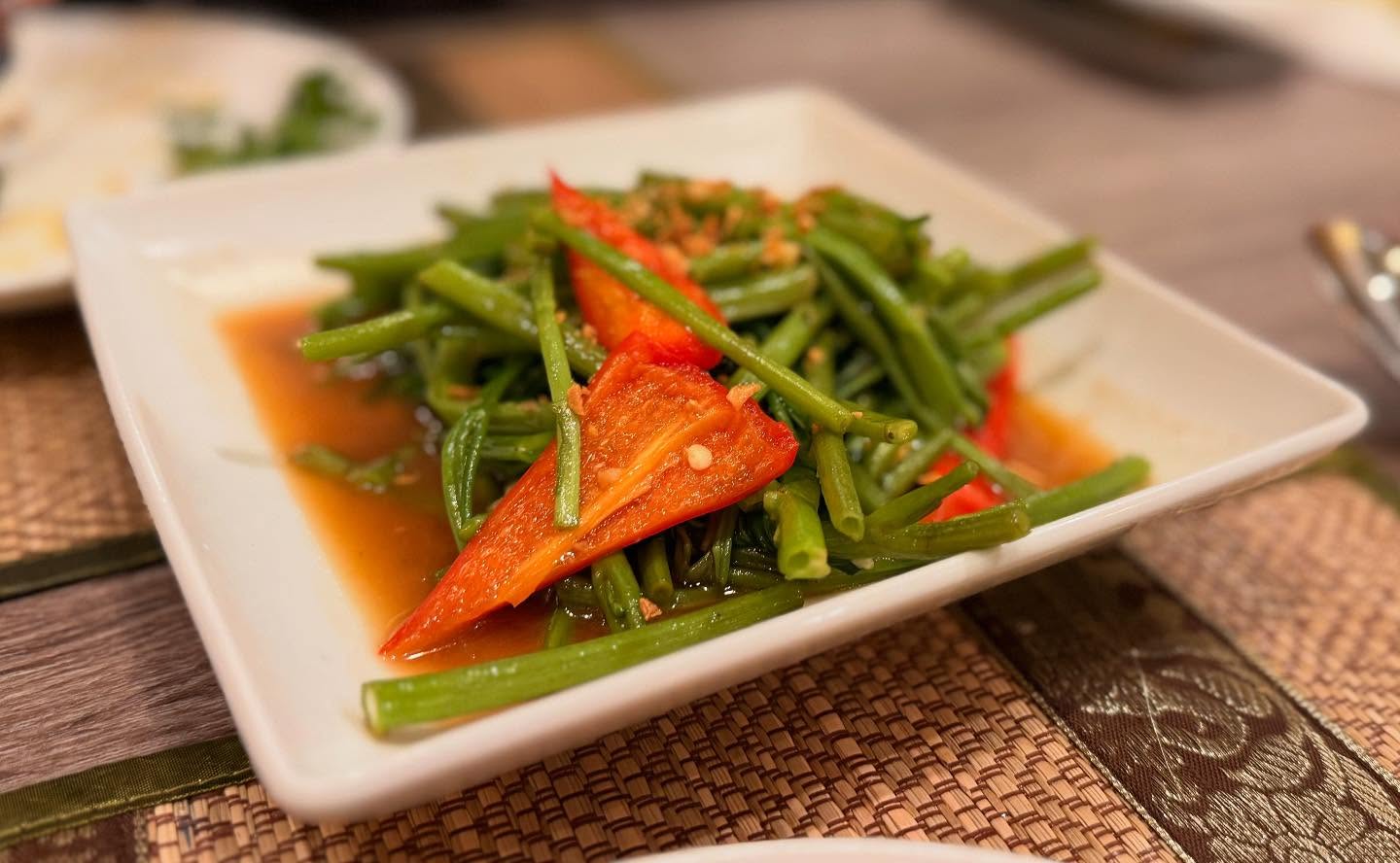 Surprising good #Thai #Indian food at DipGarden on 5F of KITTE in #osaka #osakafoodie… (2)