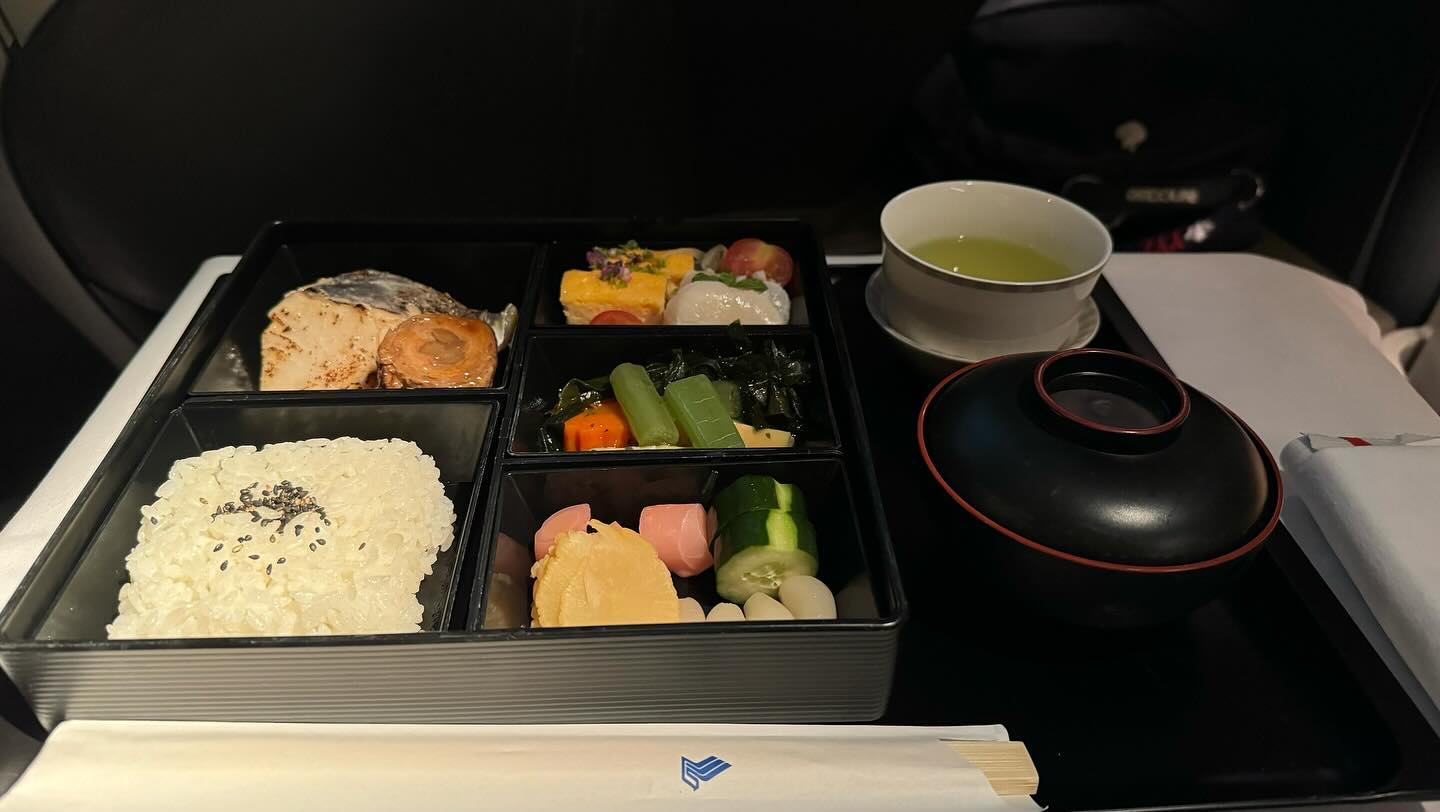Next leg #SigaporeAirlines always impressive service #japanesemeal (3)