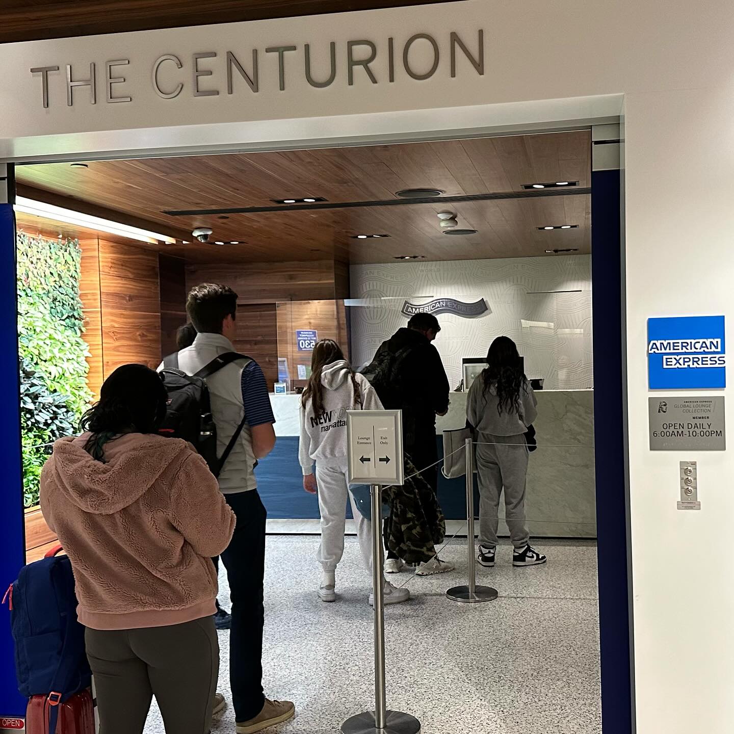 My first experience, and I was not impressed. The #centurionlounge at #HKIA is… (2)