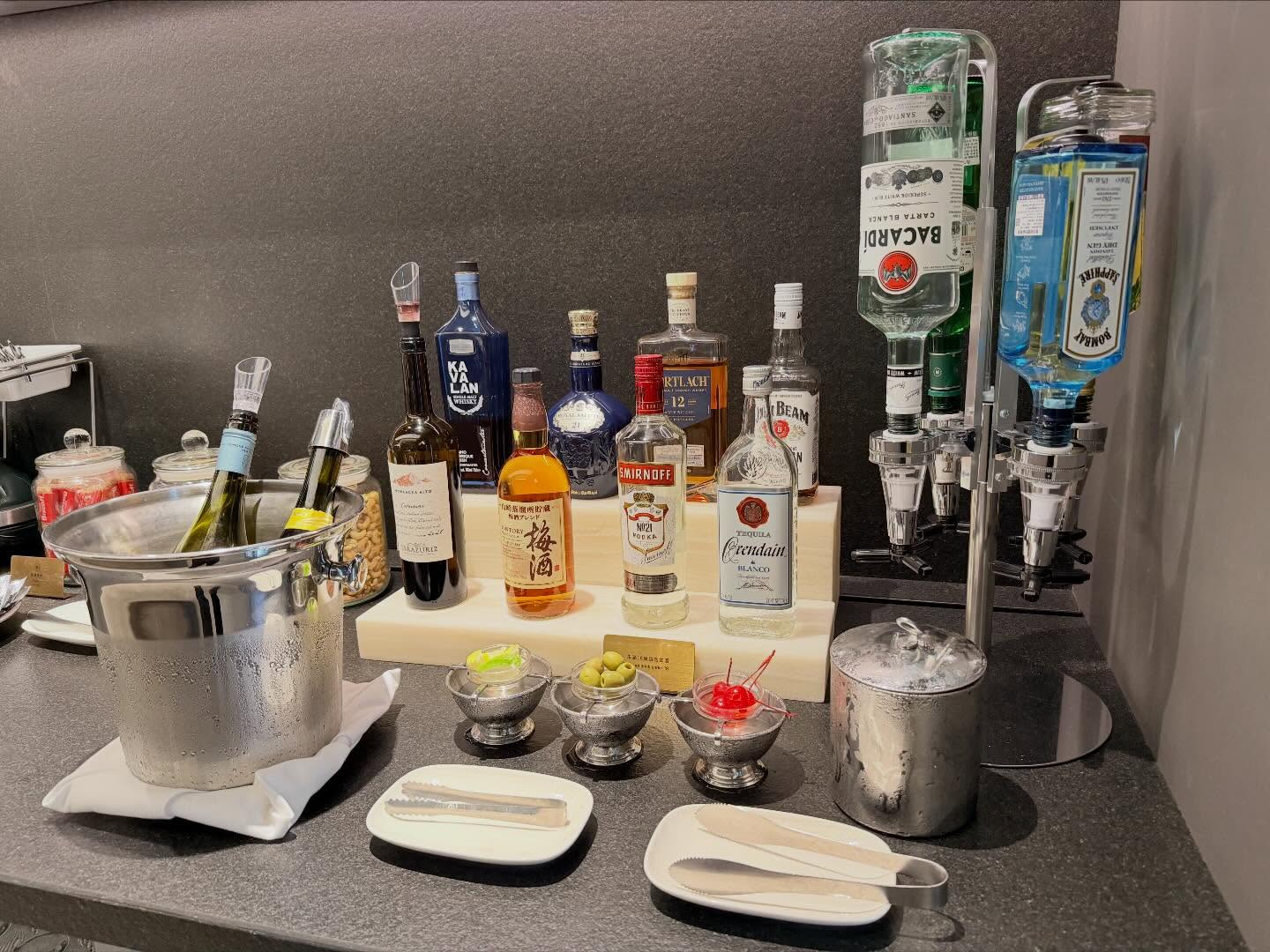 First stop. #StarluxAirlines new (February 2025) lounge at #TPE Finally a lounge they… (9)