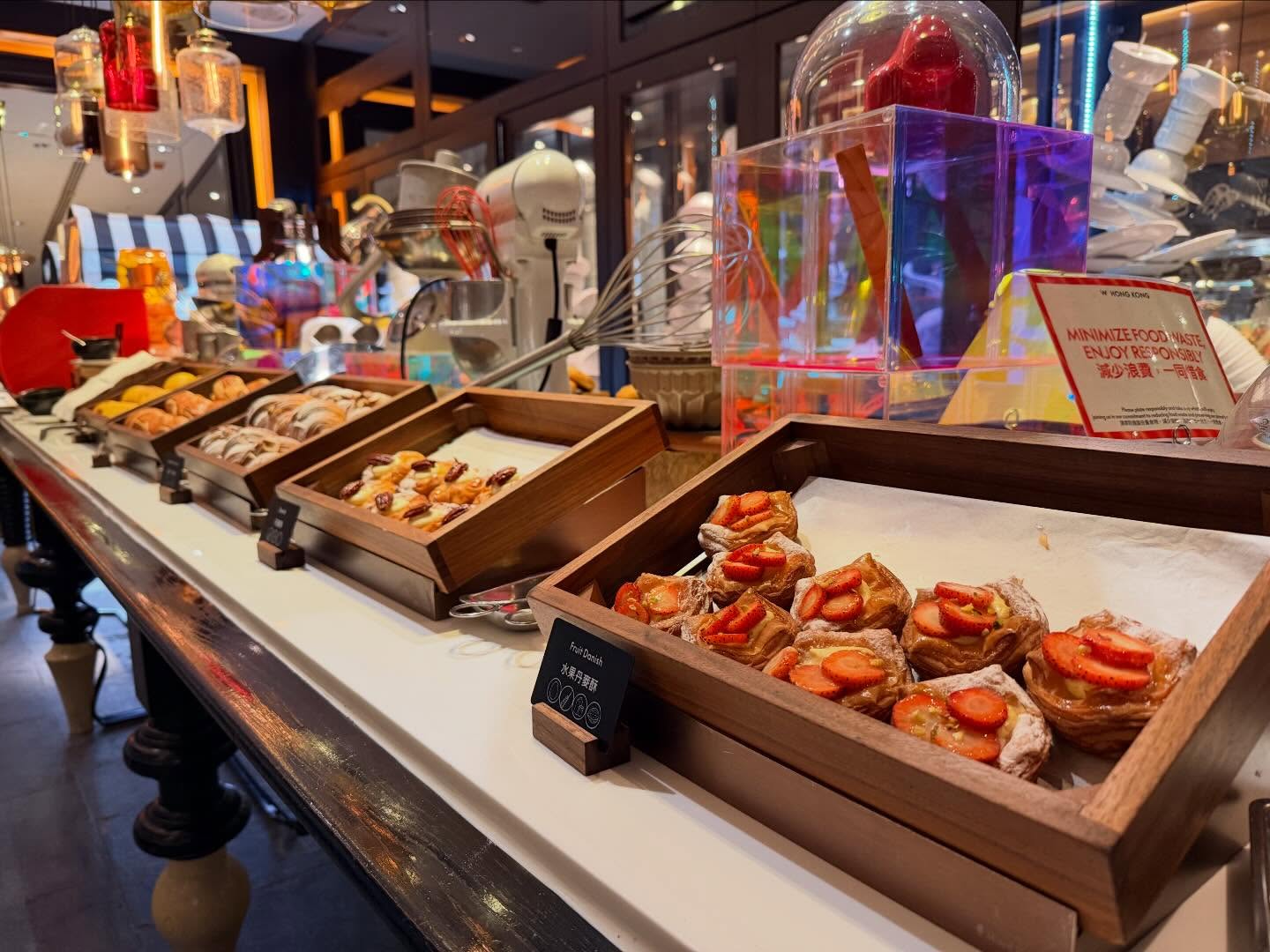 Breakfast buffet @whongkong Must say this is much fancier place than @wmacaustudiocity.… (2)