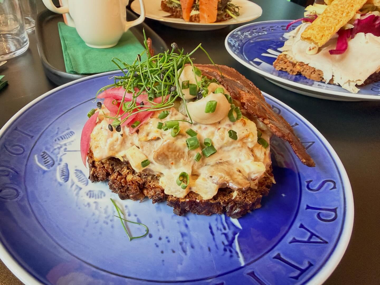 Really getting to like these Smørrebrød (5)