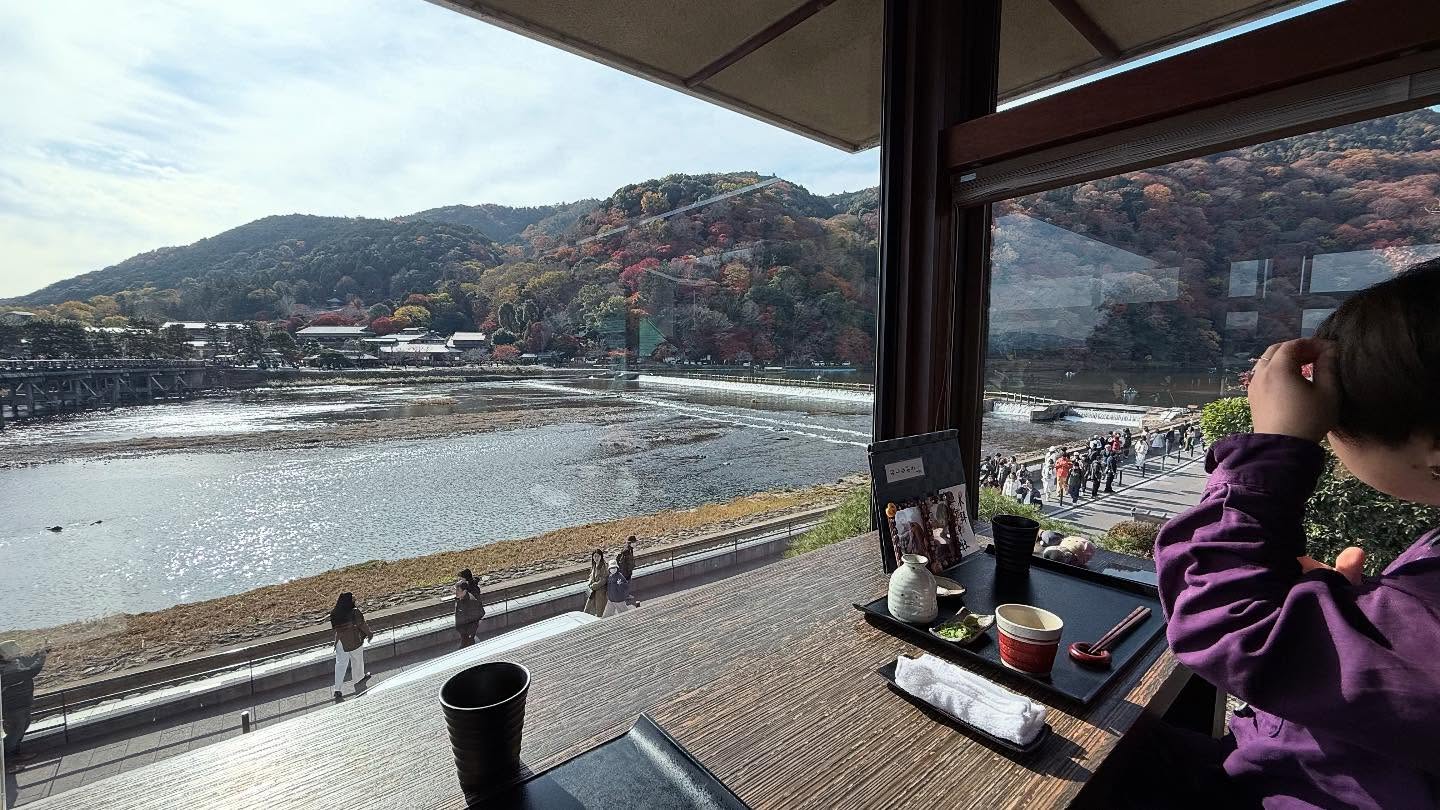 A nice #Soba place with a great view of the #arashiyamariver Be sure to get there early… (4)
