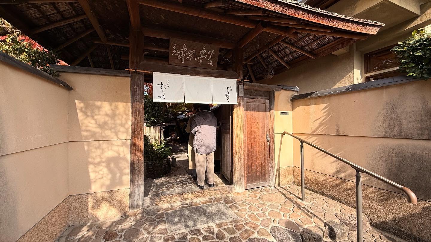 A nice #Soba place with a great view of the #arashiyamariver Be sure to get there early… (9)