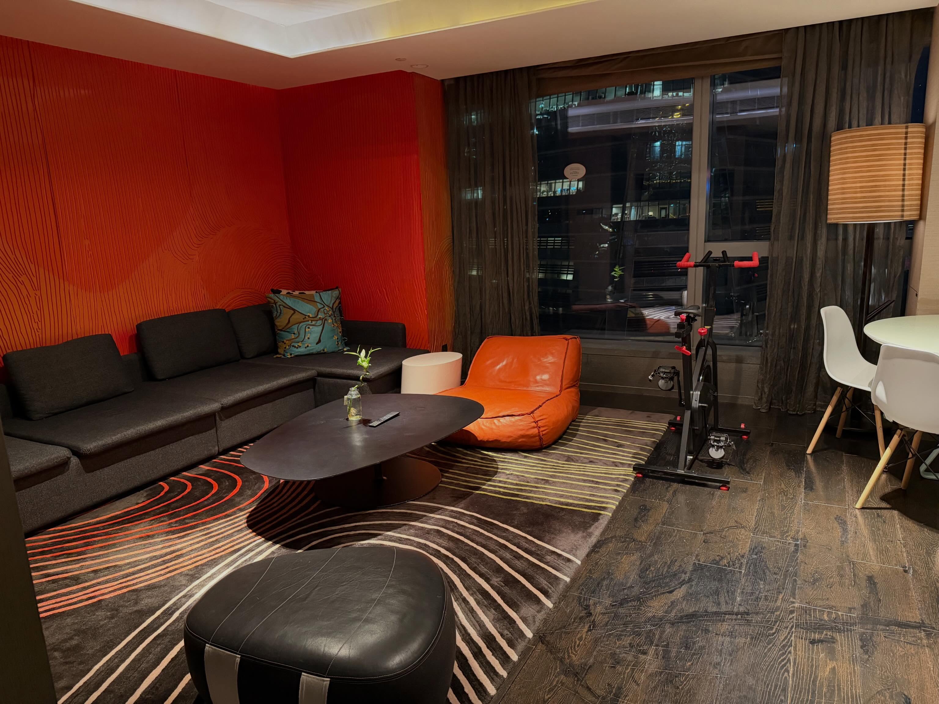 Thank you @whongkong This room is bigger than my apartment in Macao (4)