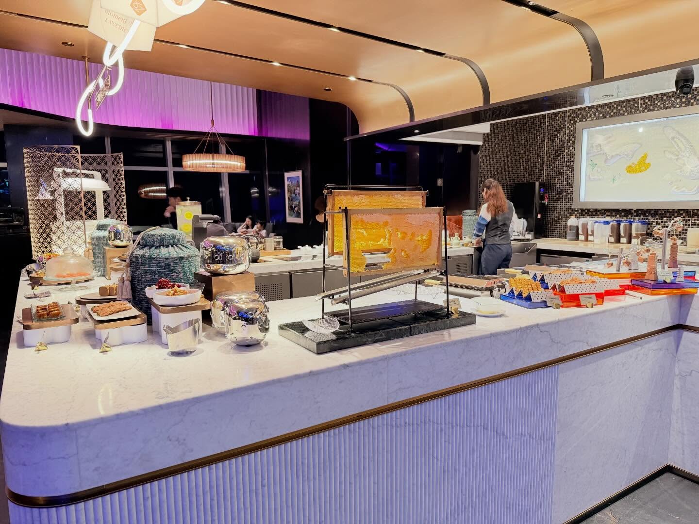 Pretty impressive presentation and deco. Some of the chefs present their dishes at… (4)