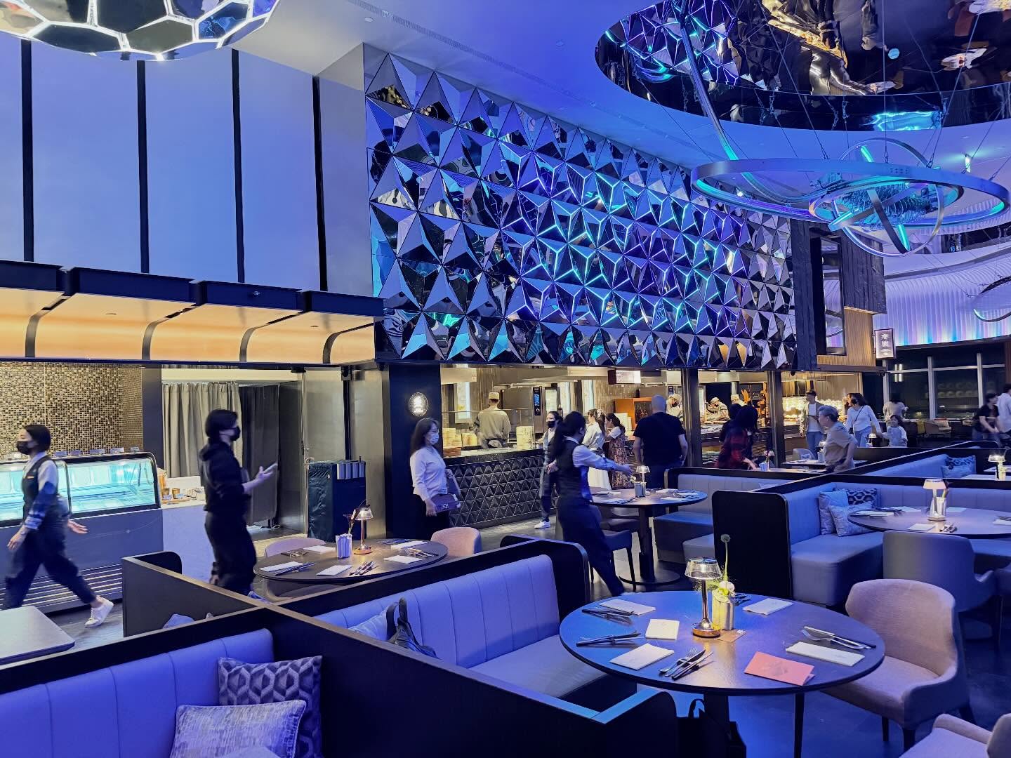 Pretty impressive presentation and deco. Some of the chefs present their dishes at… (20)