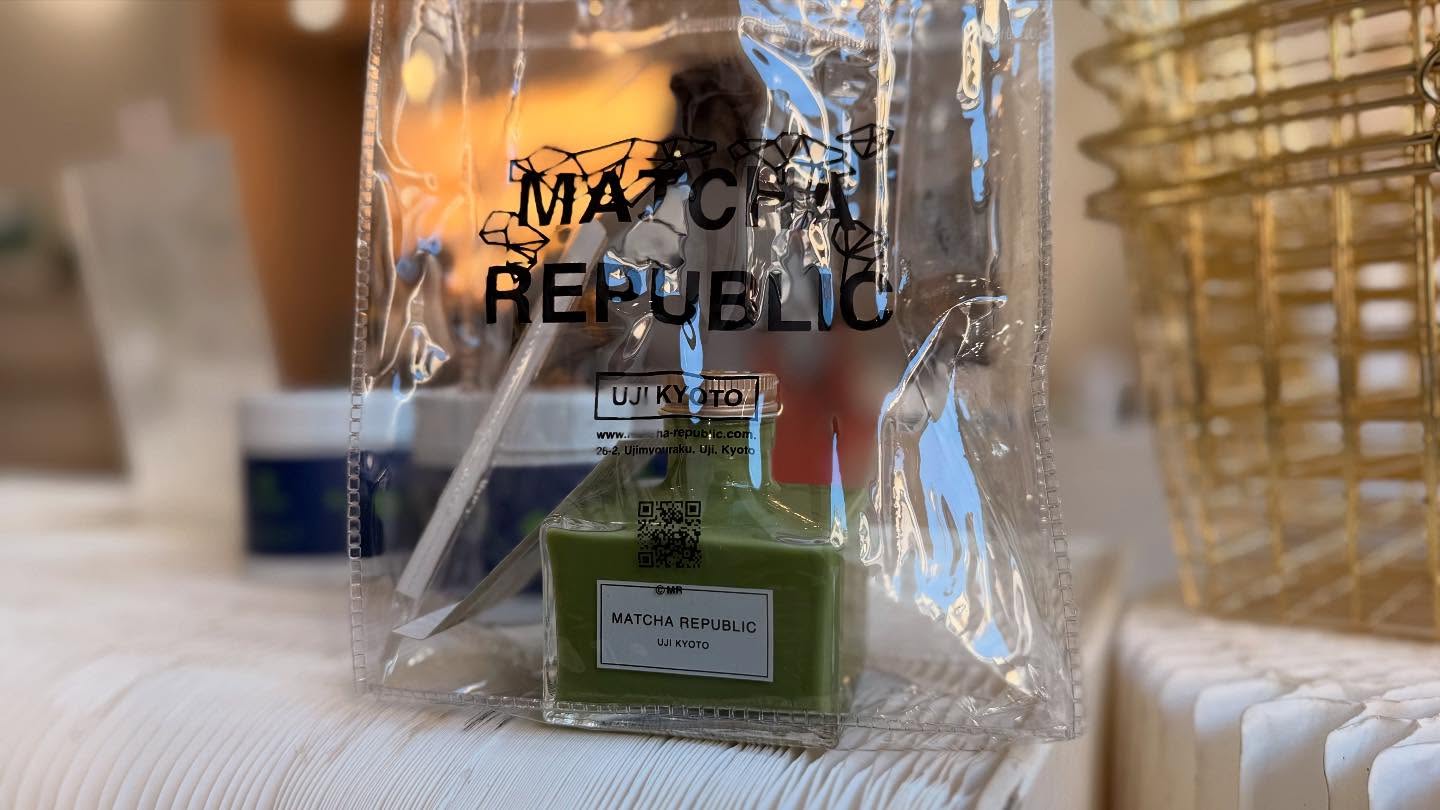 美味しい#Matcha #latte withe the perfect balance of milk and sweetness, in an unique bottle… (3)
