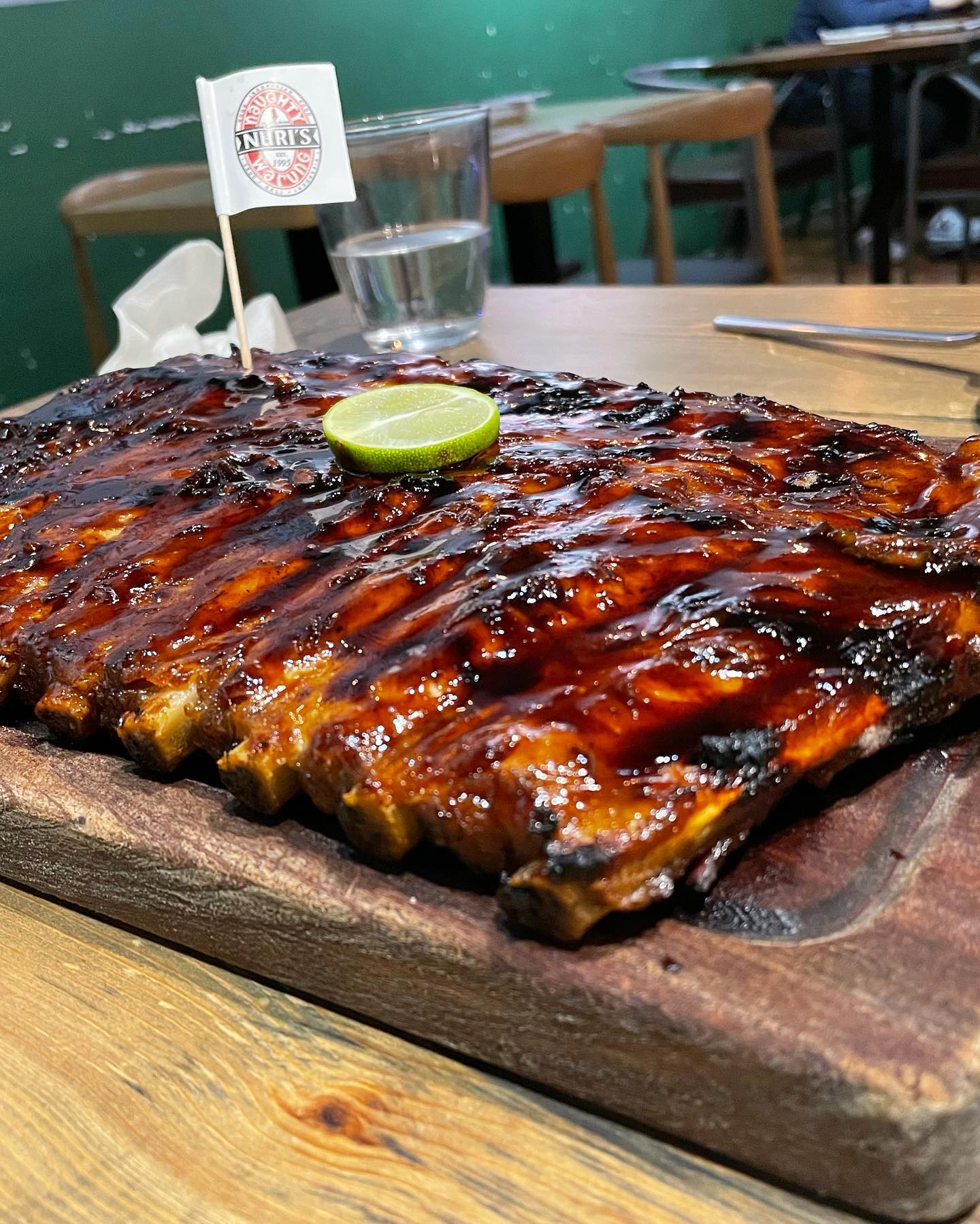 Since they cannot deliver to me, I decide to deliver myself to them. Best ribs in #Macau… (3)