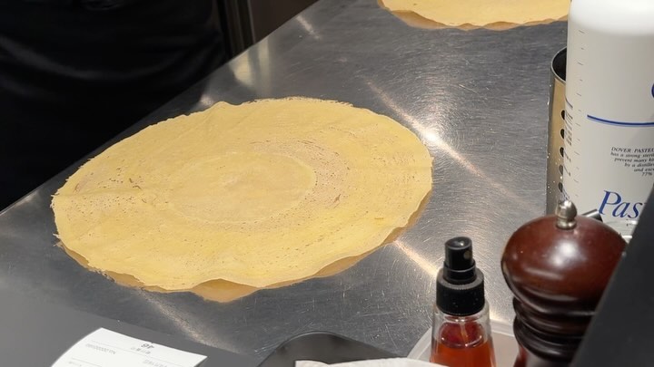 I never seen anyone places so much attention to details in making a #crepe. One can… (3)