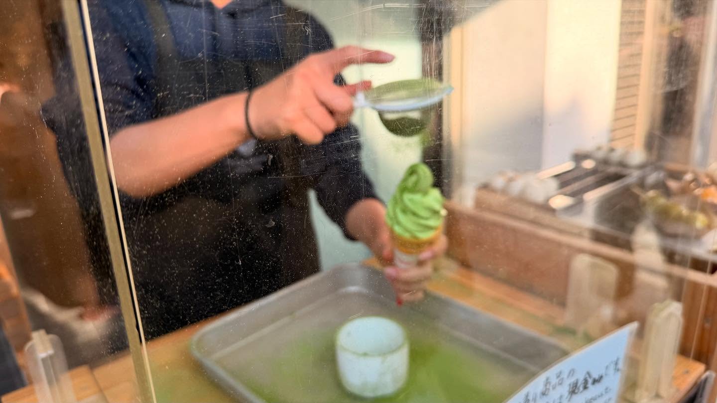 #Matcha #softicecream A must try when one is in #uji #kyoto #japanfoodie (2)