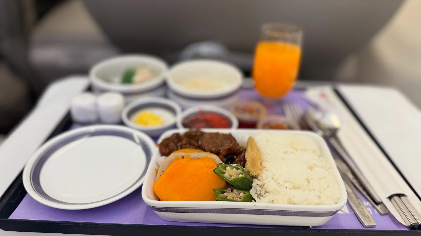 Nice beginning on @airmacau_nxcpp  Service #1 Food #1 unfortunately that’s it… (4)