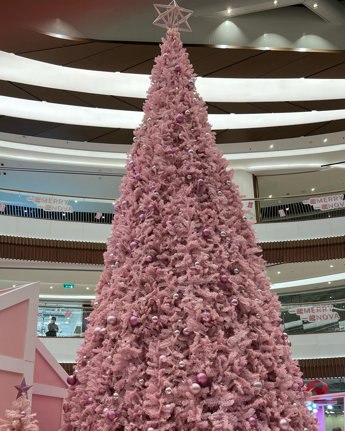 Happy Holidays everyone!! Here are some of the decorations around town in #macao… (6)
