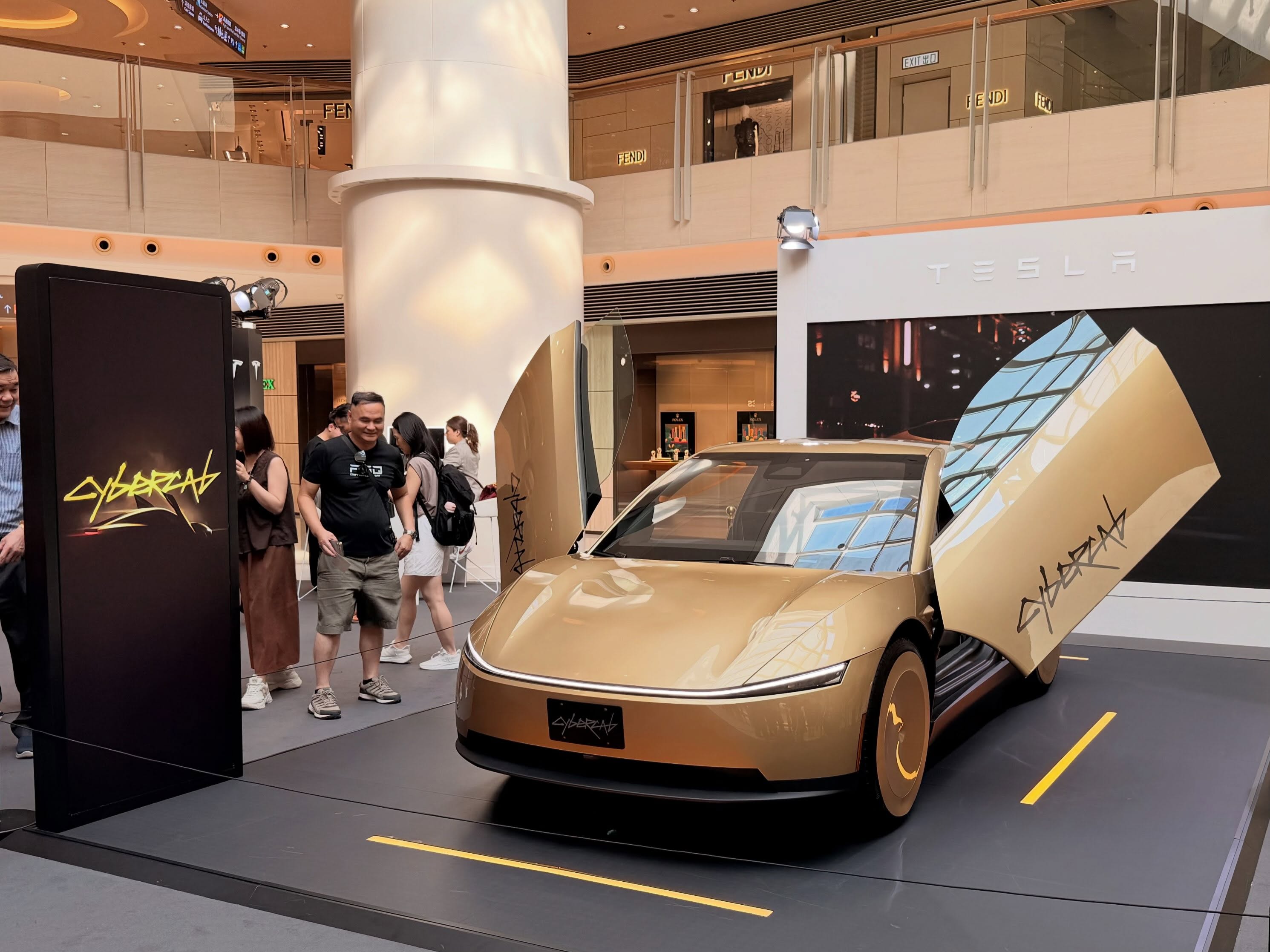 Cybercab arrives in HK… for a show (2)