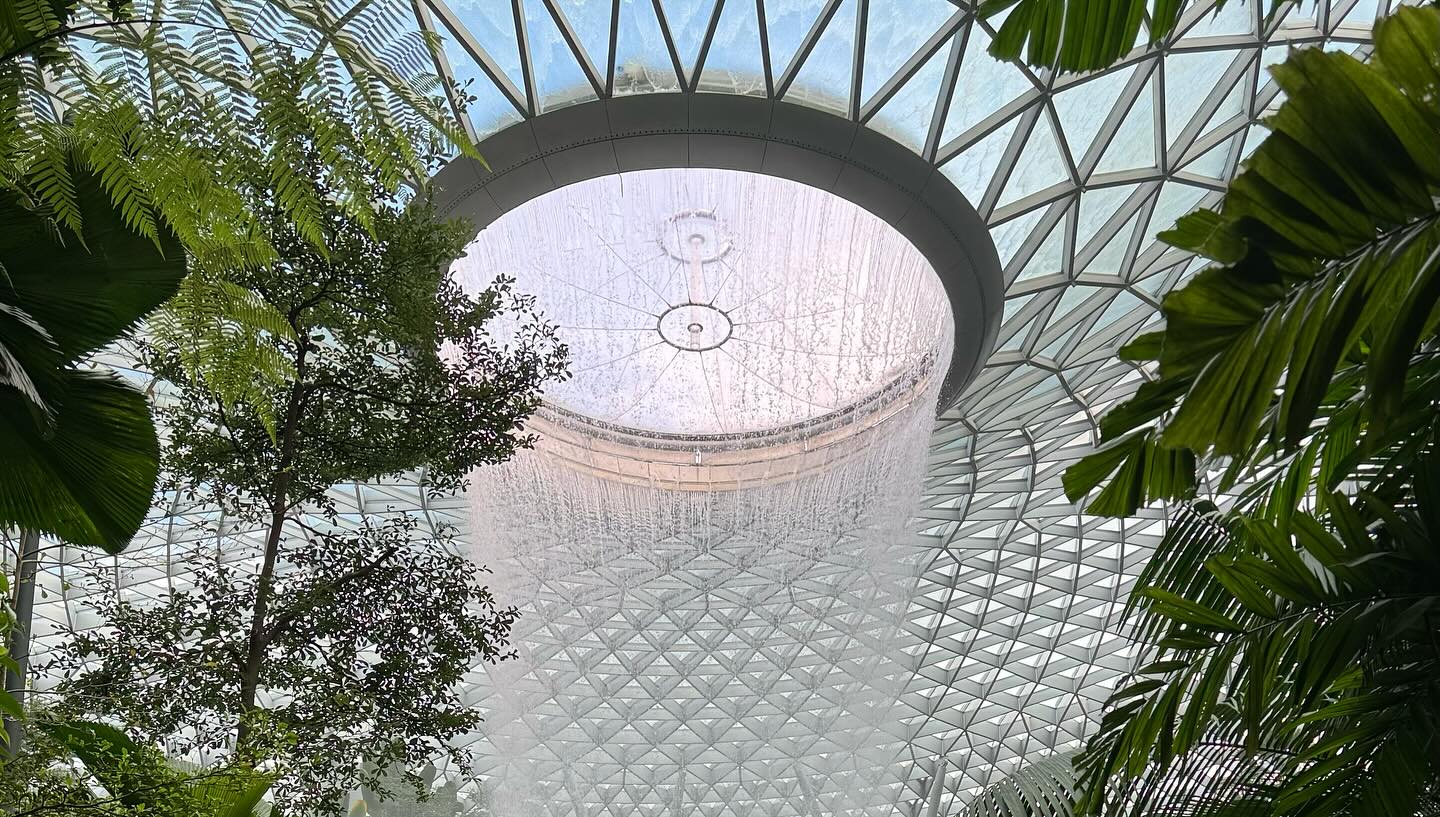 Fairly impressive space, surprisingly tranquil and relaxing. Notice a few more major… (4)