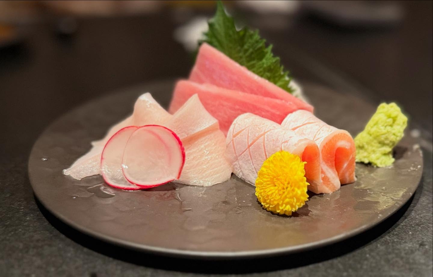 For quick #sushi this is not bad. Especially when one has a membership. Although, I will… (6)