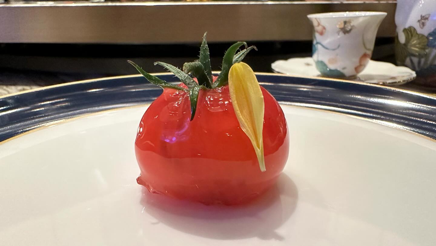 Very special meal at the #michelinstar Huaiyang Garden by chef Zhou Xiaoyan… (4)