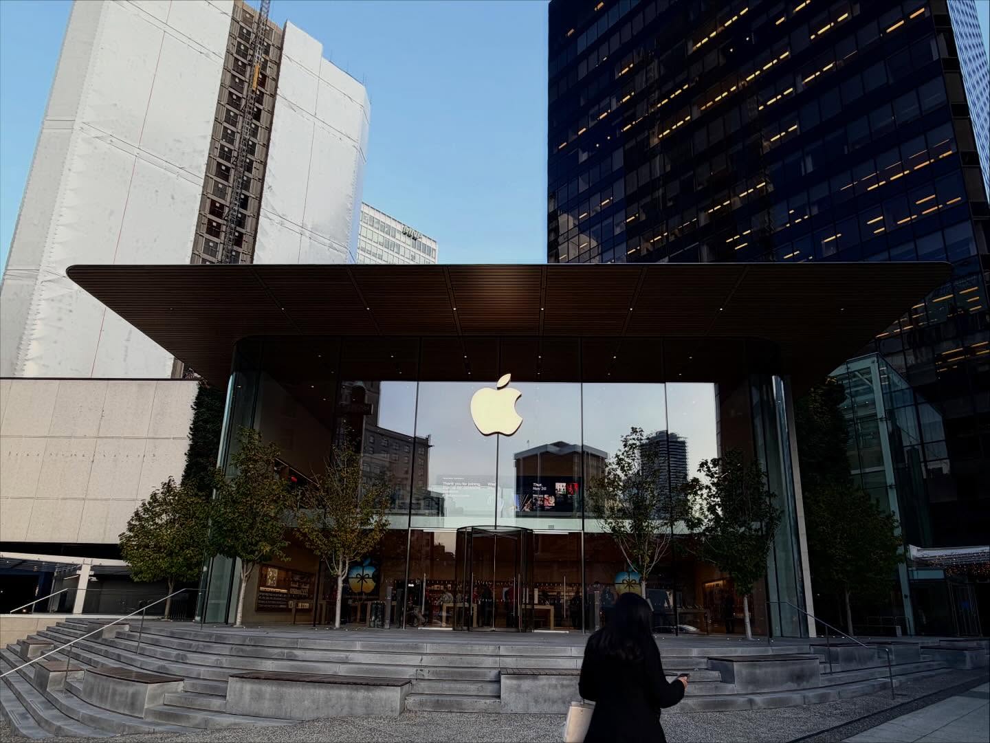 #AppleStore #vancouver_canada (3)