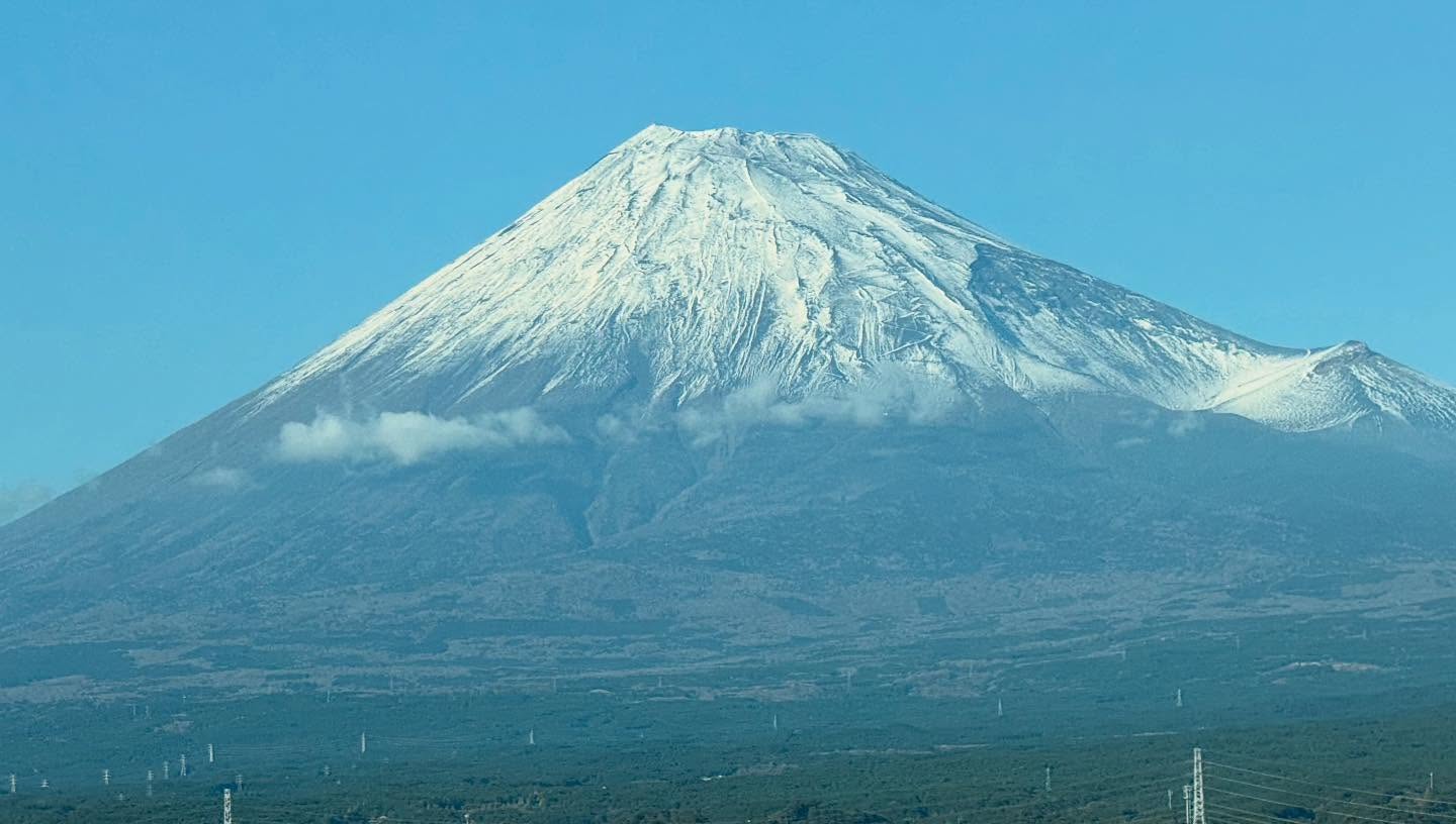 Finally get to see #FujiMountain with my own eyes in its glory on the #Shinkansen #Tokyo… (3)