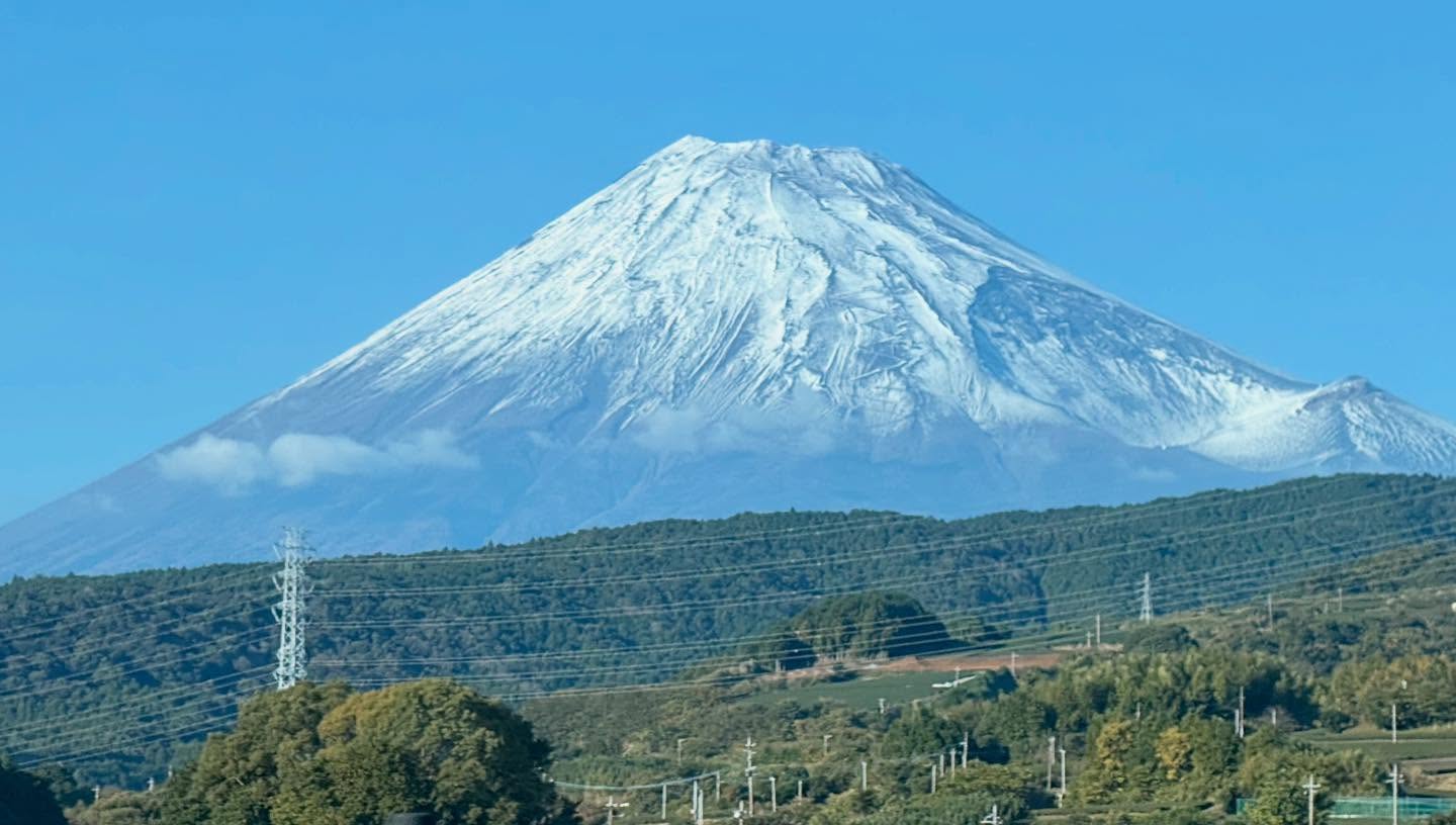 Finally get to see #FujiMountain with my own eyes in its glory on the #Shinkansen #Tokyo… (4)