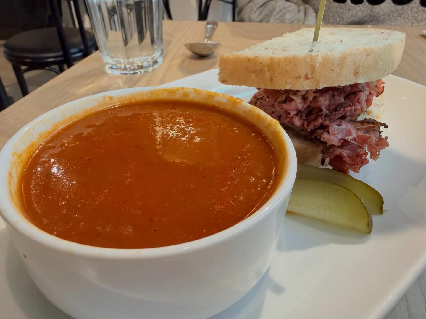 First time at this #kosher #deli. Very good #PastramiSandwich. Definitely tender and… (2)