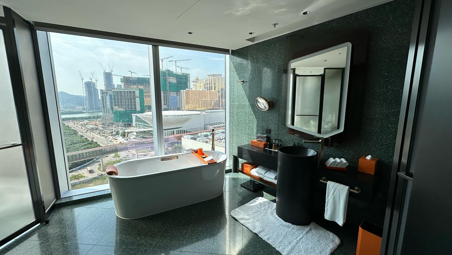 Thank you @wmacaustudiocity for welcoming us in #macao #bonvoyage #platinum #hotels… (2)