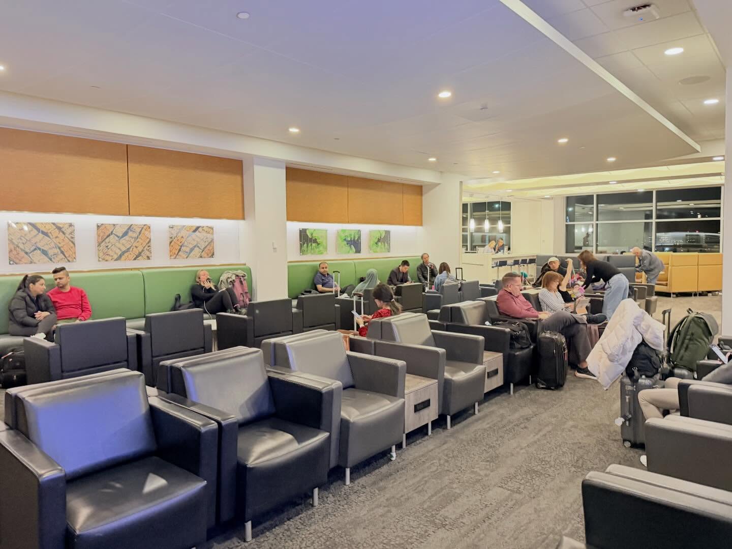 @theclublounges is the only lounge at this part of #SEA, other than #BritishAirways… (4)