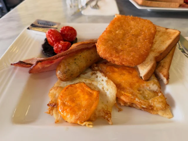 Although not the most beautiful presentation, everything was hot when the plate reached the table. They have the best sausage for any All-day-breakfast meal in #Macao

#macaofoodie #ColoaneVillage